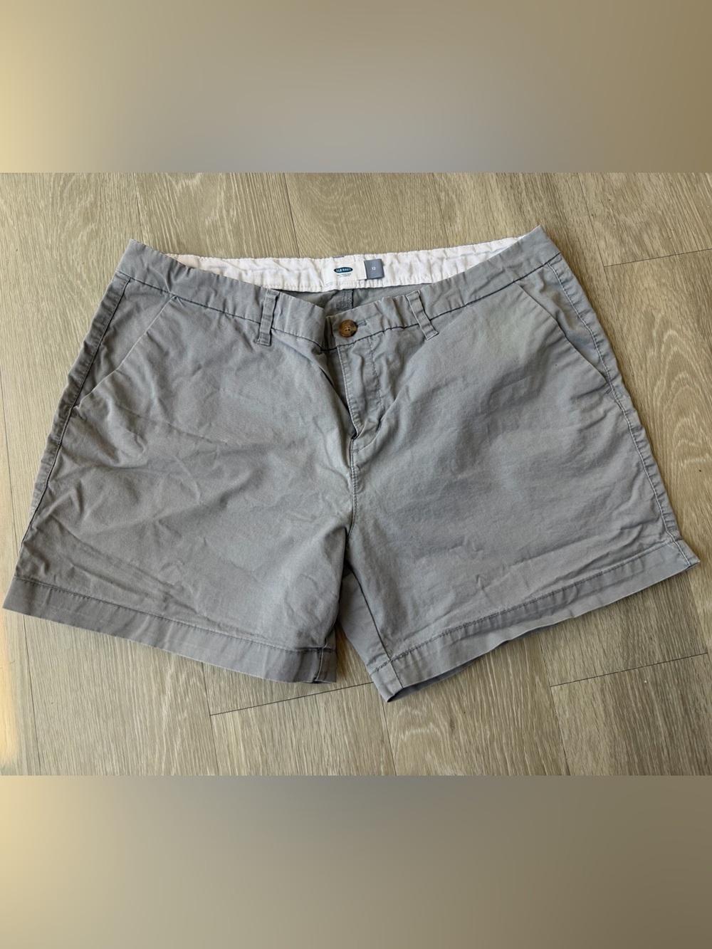 Old Navy Women's Light Gray Chino Shorts